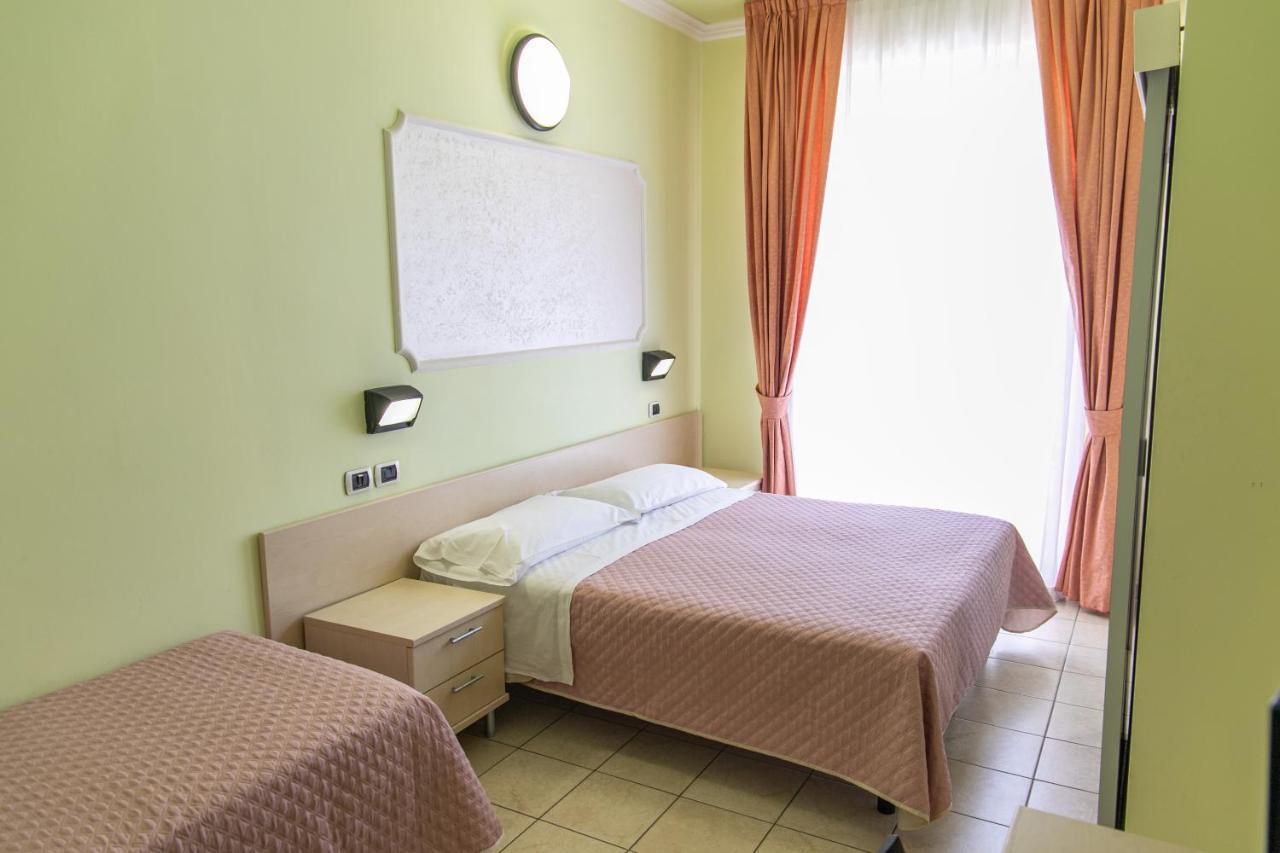 Hotel Liana Rimini Dış mekan fotoğraf